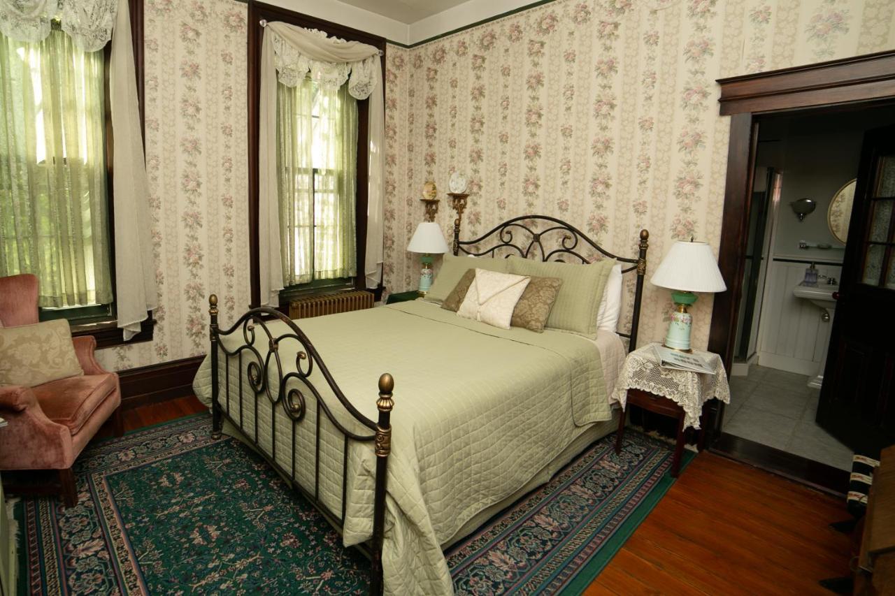 Faunbrook Bed & Breakfast (Adults Only) West Chester Ruang foto